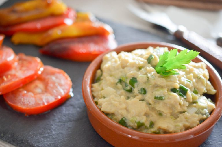 Oeufs Brouillés Aux Oignons Nouveaux Et Ses Petits Légumes Grillés ...