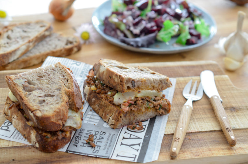 Sandwich Grillé Au Boeuf Et Aux Oignons - Les Pépites De Noisette